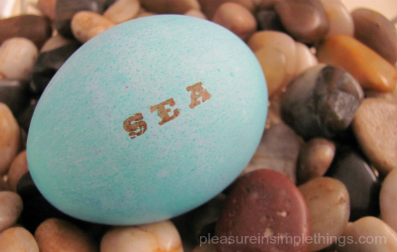 easter egg decorating